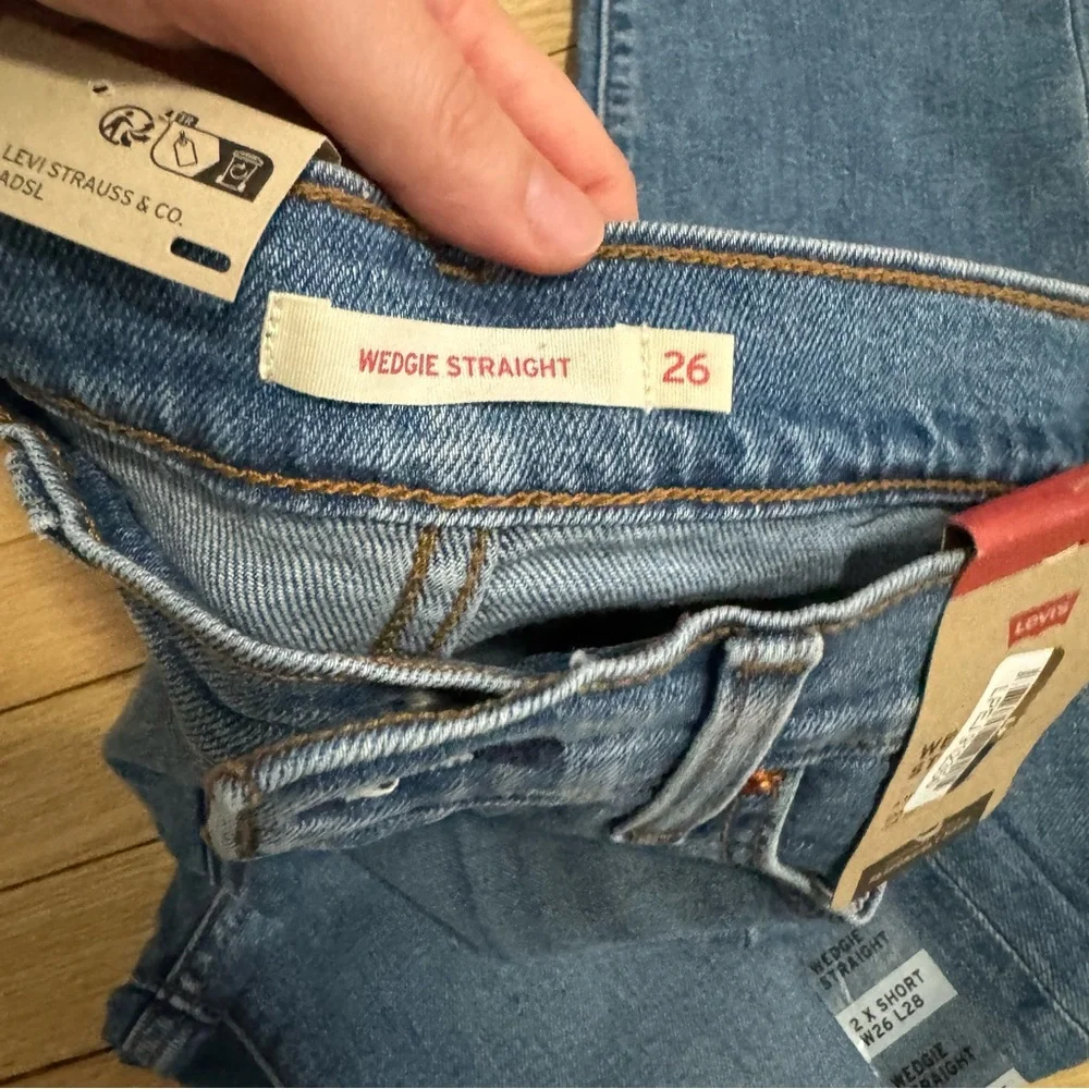 NWT Levi’s high rise wedgie straight cropped jeans